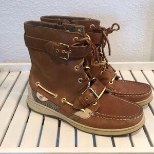 Sperry brand size 8M leather upper zipper closure boots.